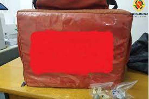 Motoboy é flagrado fazendo delivery de drogas em Rio Largo