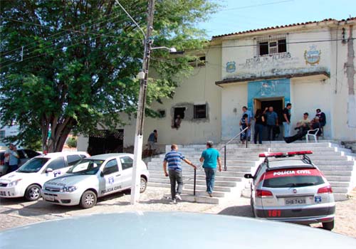 Presos fogem pela porta da frente da DRP em Delmiro Gouveia