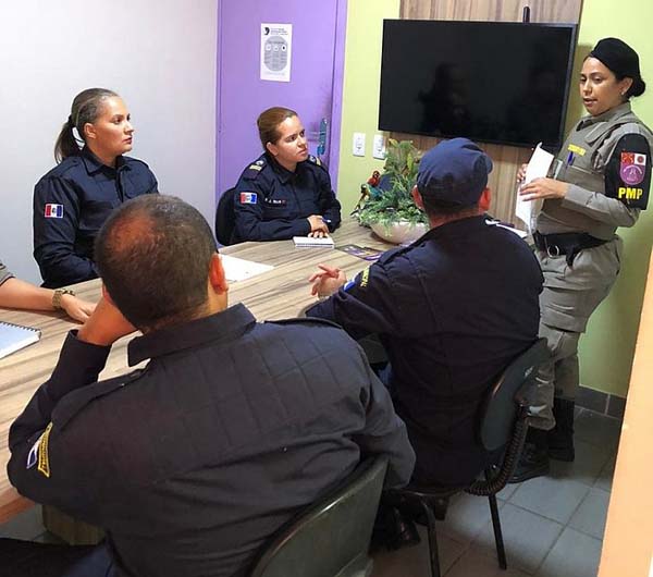 Militares capacitam equipe que irá atuar no programa Guardiã Maria da Penha de Delmiro Gouveia