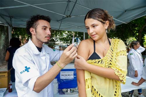 Em meio à epidemia, apenas uma a cada quatro crianças se vacinou contra dengue