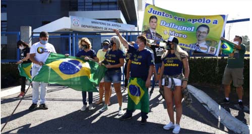 Moro apresenta à PF áudios e trocas de mensagens como prova de ingerência de Bolsonaro no órgão