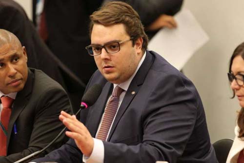 Deputados do PSL gastam verba com firmas fantasmas