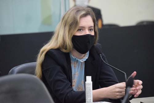 Deputada volta a cobrar do Governo estadual pagamento do auxílio merenda