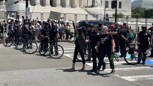 EUA: deputadas democratas são presas em protesto a favor do aborto