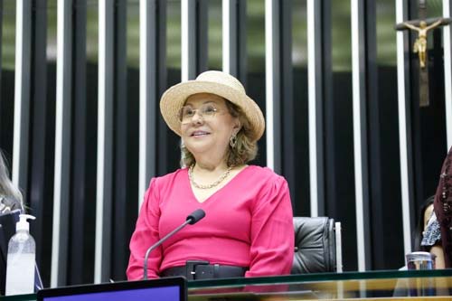 Câmara aprova proposta que trata de orientação sobre uso do SUS para pacientes com câncer de mama 