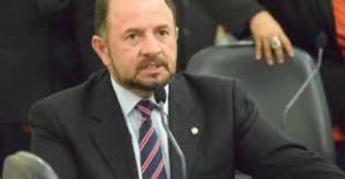 Deputado Antonio Albuquerque chama de covardes deputados que votaram a favor da prisão do também deputado Daniel Silveira