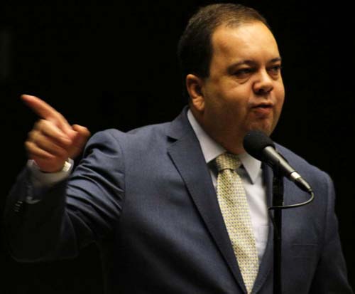 Ex-líder do DEM diz ter sido 'traído' por Rodrigo Maia