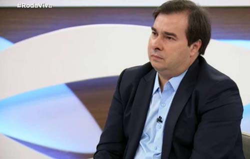 'Não vejo nenhum crime do presidente', diz Rodrigo Maia