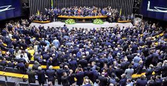 Senadores e deputados do PT pedem para incluir Lula no nome parlamentar