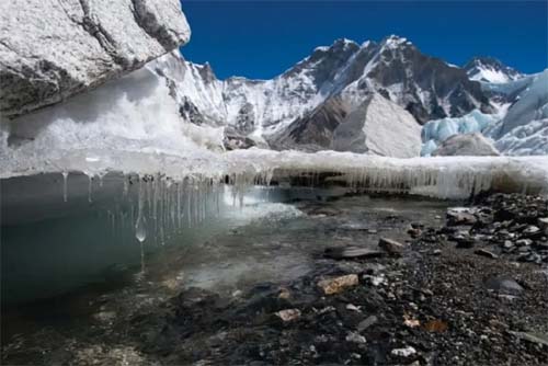 Derretimento de geleiras gera 3.000 novas lagoas no Peru