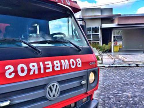 Oito pessoas ficam feridas após laje de residência desabar em Maceió