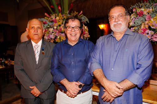 Maior honraria da Almagis é entregue ao desembargador palmarino Otávio Praxedes