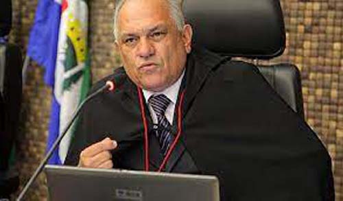 Suspensa lei que permite acúmulo de função de motorista e cobrador em Maceió