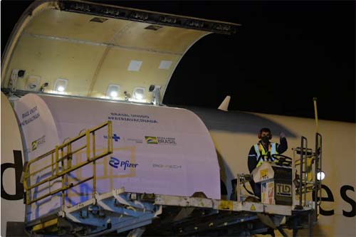 Covid: Pfizer deve entregar ao Brasil mais de 1 milhão de doses por dia até agosto