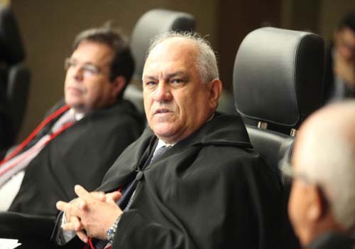Acusado de homicídio em Passo de Camaragibe continua preso