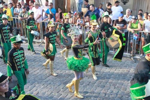 Desfile cívico-estudantil deverá levar uma multidão ao Jaraguá nesta segunda-feira (16)