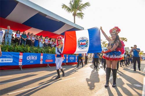 Celebração cívica em Maceió homenageia 208 anos de história de Alagoas com desfile estudantil e homenagem a Nise da Silveira