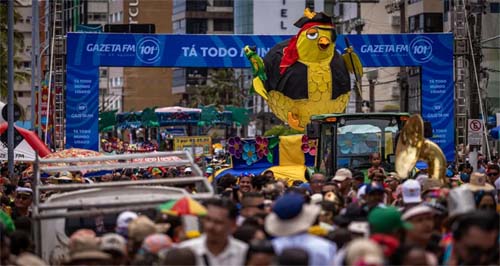 Festa vibrante em Maceió: Pinto da Madrugada encanta milhares com frevo e homenagem a Kara Veia