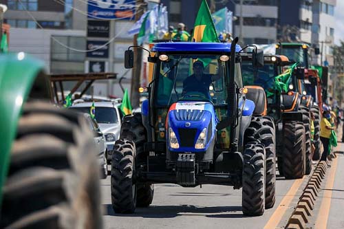 Desfile de tratores mostra força do agronegócio em apoio a Bolsonaro em Alagoas