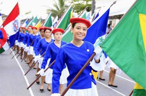 Mais de dois mil estudantes participam do Desfile Cívico nesta segunda