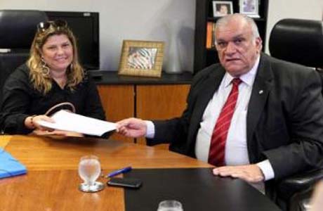 Presidente do TJ recebe escritura de terreno para construção de fórum