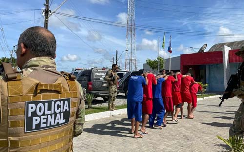 Quinze detentos apontados como líderes de facção são transferidos para o Agreste