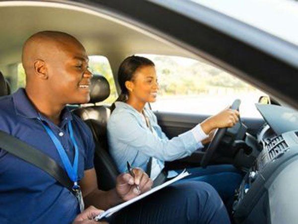 Detran orienta candidatos a escolher Centro de Formação de Condutores ideal para tirar habilitação