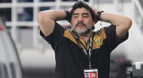 Maradona passará por cirurgia para retirar coágulo do cérebro