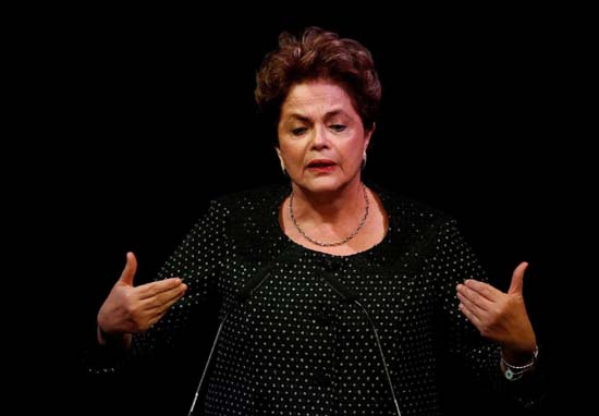 Dilma é hostilizada durante passeio de bicicleta em Minas; video