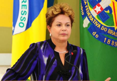 Assessoria diz que Dilma está bem, mas hospital alagoano continua em alerta 