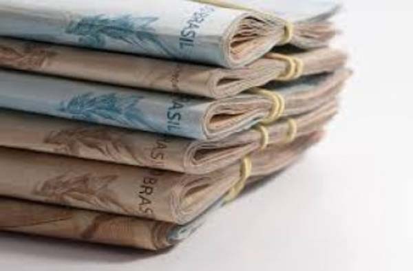 Jovem é detido após furtar R$ 6 mil do próprio avô de 77 anos