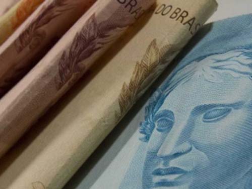 Inadimplência em março é a maior nos últimos 3 anos e dívidas chegam a R$ 900 mi