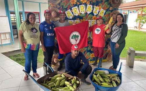 Em Atalaia, MST faz doação de milho para Escolas Públicas