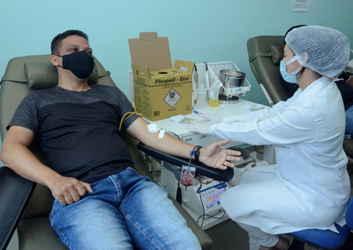 Hemoal promove campanha de doação de sangue e distribui squeezes personalizadas para os voluntários