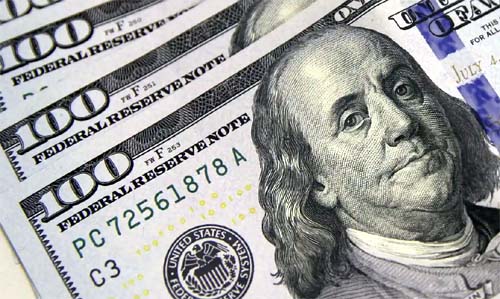 Dólar chega a R$6,10 e bate recorde