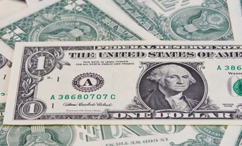 Dólar fecha em queda em dia de oscilações no mercado