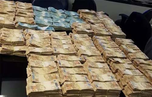 Dólares, euros e libras: ex-secretário preso no Rio tinha R$ 8,5 mi em casa