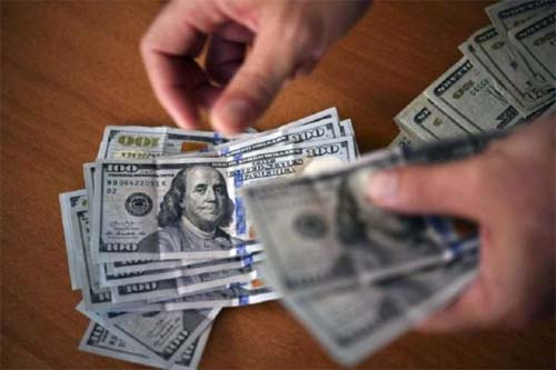 Real sofre desvalorização expressiva frente ao dólar em cenário de incertezas fiscais e políticas
