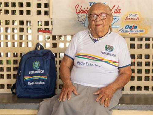 Pernambucana se torna a estudante mais idosa do mundo, com 94 anos