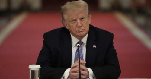 Em meio a novo pico de coronavírus no país, Trump oficializa saída dos EUA da OMS