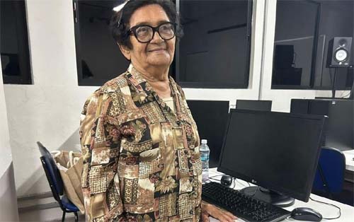 Aos 90 anos e com cinco formações, pernambucana inicia graduação em jornalismo no Recife