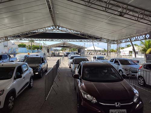 Homem é preso no Jaraguá por tumultuar fila de vacina e desacatar enfermeira