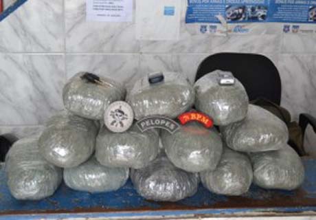 Dupla é presa com mais de 10 quilos de maconha em rodoviária de Santana do Ipanema