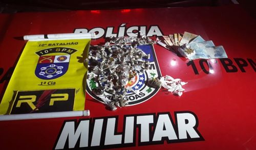 PM apreende drogas, arma de fogo e detém homem por violência doméstica