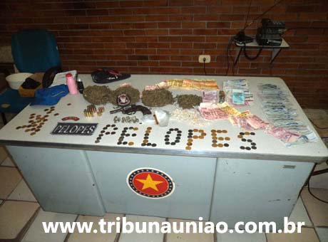 Tv Tribuna União: PELOPES de União apreende 938 gramas de maconha, crack, dinheiro, cachimbo e arma com bastante munição