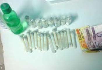 Jovens são presos vendendo drogas em Traipu
