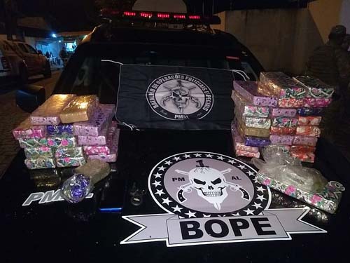 Taxista é preso com mais de 30 quilos de maconha embalados para presente