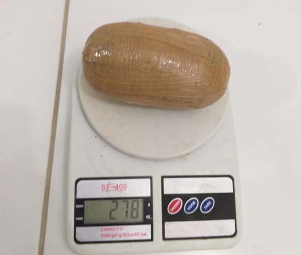 Mulher tenta entrar com droga escondida na roupa do filho de seis anos em presídio de Maceió