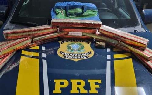 Passageira de ônibus que seguia para AL é presa com 12,7 kg de maconha