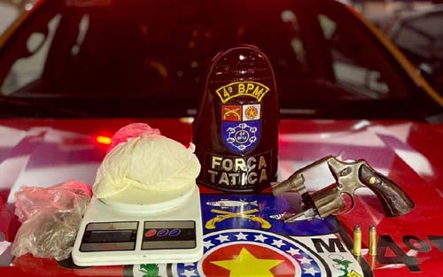 Polícia apreende drogas e arma de fogo na parte alta de Maceió